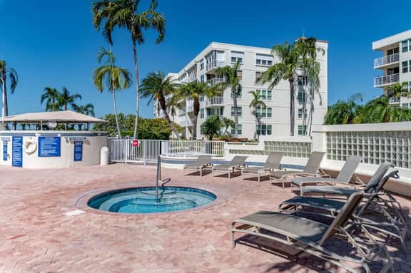 Bayfront 2BR/2BA Ground-Floor Retreat at Isla Del Sol 12-146 - Image 5