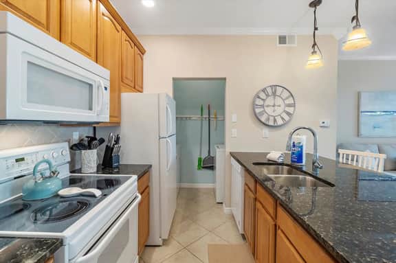 Beachway One Bedroom Paradise: Your Tranquil - Image 5