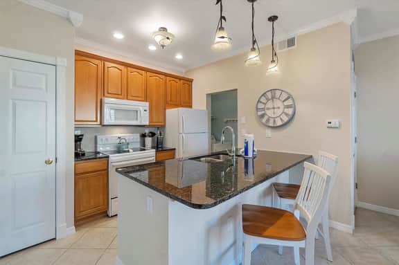 Beachway One Bedroom Paradise: Your Tranquil - Image 3