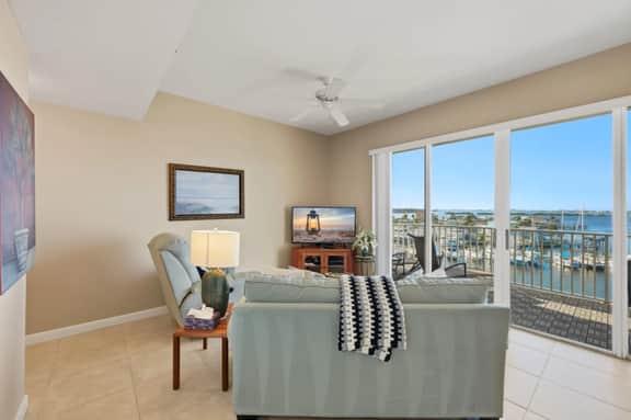 Boca Ciega Bay Resort – Top Floor Condo with Stunning Bay Views - Image 3