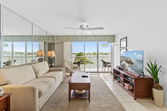 Club Bahia 15-370 Bay Front Isla Del Sol 2 Bed - Image 2
