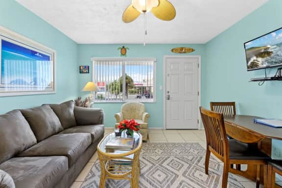 Cozy 1-Bdrm Madeira Beach – Tropic Breeze #11 Pool Access & Walk to Beach - Image 2