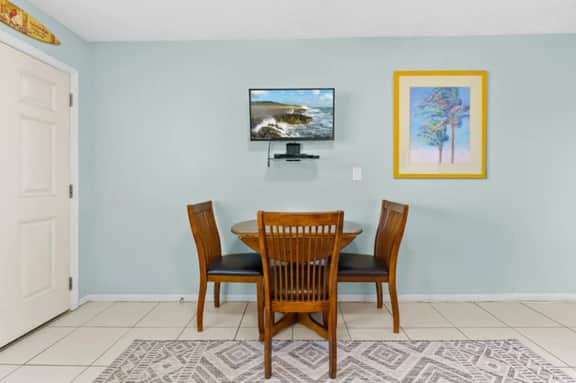 Cozy 1-Bdrm Madeira Beach – Tropic Breeze #11 Pool Access & Walk to Beach - Image 4