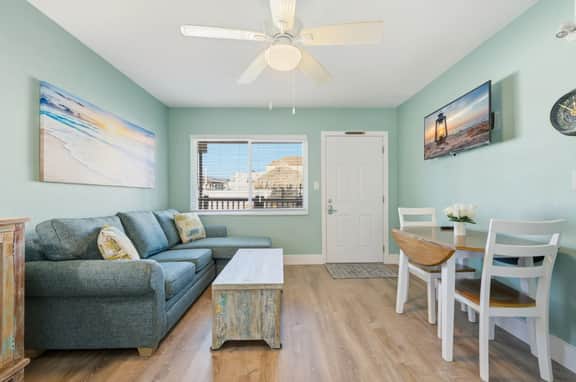 Cozy Ground-Floor Retreat at Tropic Breeze – Walk to Madeira Beach! - Image 2