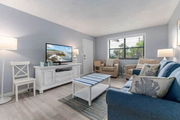 Friendly Native Retreat: 2BD|1BR| Walk to Beach! - Image 3