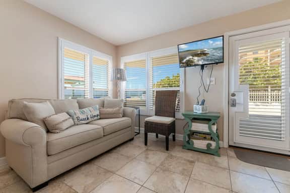Ground Floor Beach Front Excellence! SR-7 - Image 4