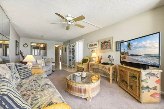 Gulf Front Beauty: 2BD/2BA w/ Bonus Room - Image 5