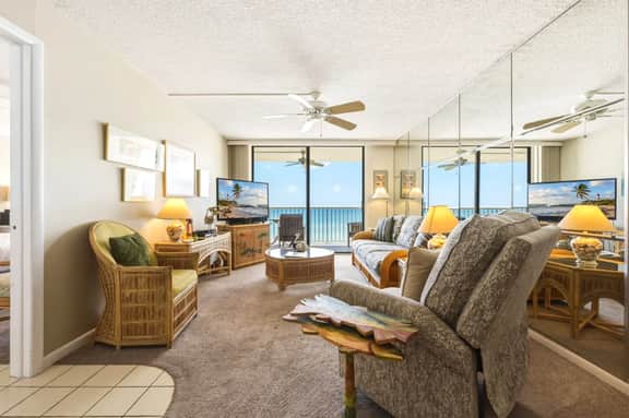 Gulf Front Beauty: 2BD/2BA w/ Bonus Room - Image 3