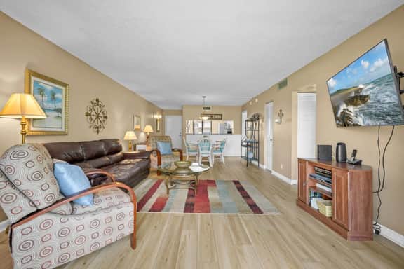 Island Escape at La Puerta 4-231 St Pete 2nd Floor Condo - Image 4