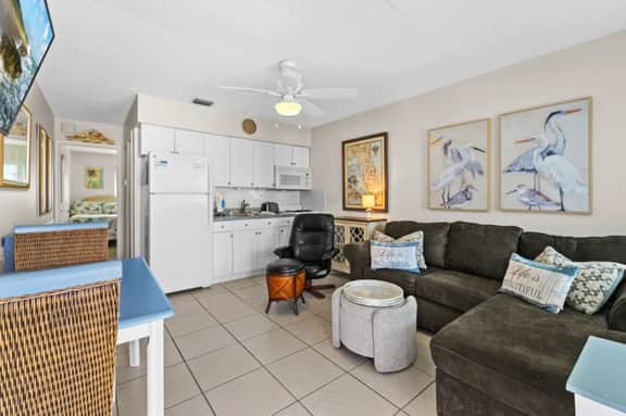 Madeira Beach Cozy 1-Bedroom Second-Floor Condo at Tropic Breeze #17 - Image 5