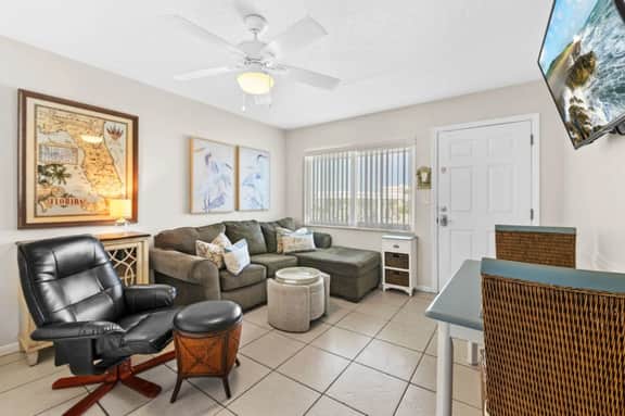 Madeira Beach Cozy 1-Bedroom Second-Floor Condo at Tropic Breeze #17 - Image 2