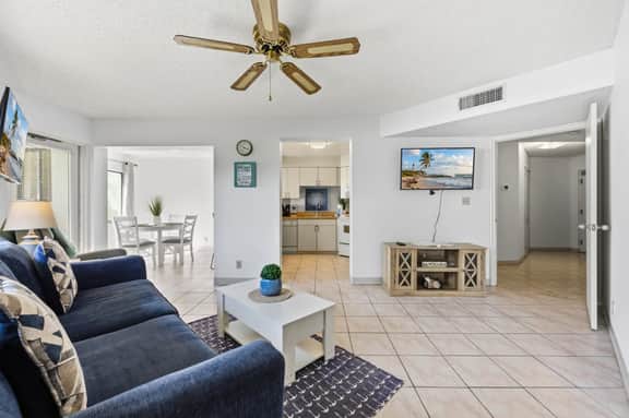Nature Lover’s Paradise: 2BR/2BA Bayfront Retreat 🌿 - Image 5