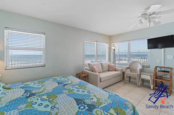 Sea Rocket 23: Second Floor Corner Beachfront Retreat - Image 2