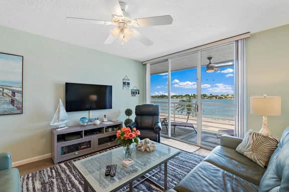 St Pete Isla Bahia Vista 7-203 2/2 Amazing View - Image 4