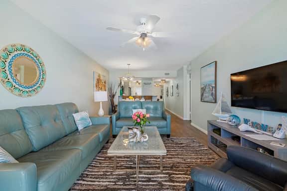 St Pete Isla Bahia Vista 7-203 2/2 Amazing View - Image 3