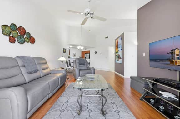 St Pete Vista Verde East 3-223 Spectacular Unit! - Image 2