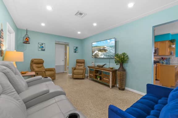 St. Pete Haven: Private 3 Bedroom, 1.5 Bath Home - Image 5