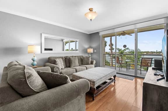 Stunning Bahia Vista Condo 8-410 - Image 2