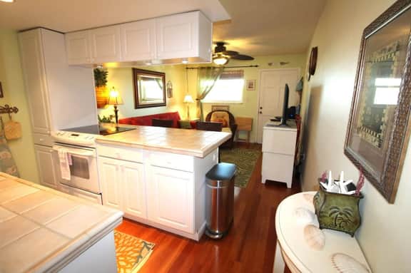 Sunset Cove: One-Bedroom in Treasure Island, Short - Image 3
