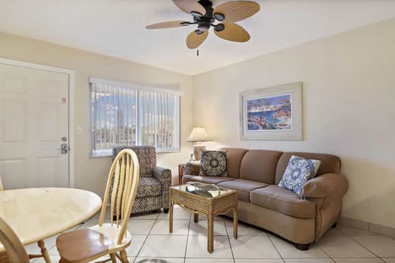 TB10: Beautiful Madeira Beach 1 Bedroom 2nd Floor - Image 5