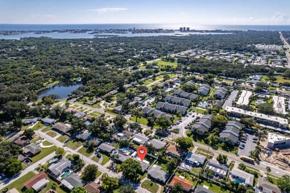 The Coastal Retreat: Modern 3BR Home with Beachy Charm - Image 3