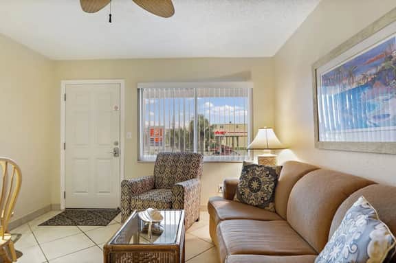 TB10: Beautiful Madeira Beach 1 Bedroom 2nd Floor - Image 2