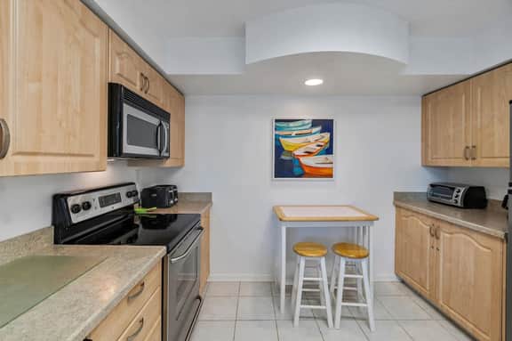 Top Floor Corner Unit| Bahia Vista 8-509|2/2 - Image 4