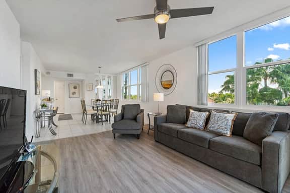 Top Floor Corner Unit| Bahia Vista 8-509|2/2 - Image 2