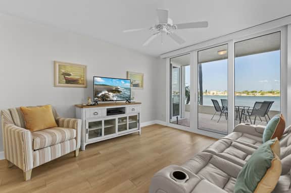 Waterfront Bliss at Bahia Vista 15-172 – Stunning Bay Views! - Image 3