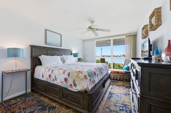 Waterfront Isla Del Sol Condo | Ground Floor | Pool & Hot Tub - Image 5