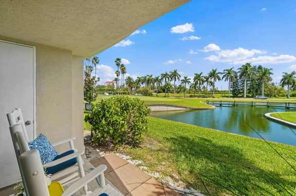 🏡 Vista Verde West • 1st Floor • Relaxing 2 Bedroom Pond View 6-136 - Image 2