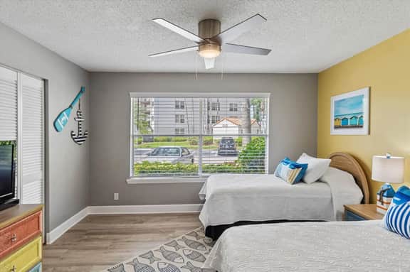 🏡 Vista Verde West • 1st Floor • Relaxing 2 Bedroom Pond View 6-136 - Image 5