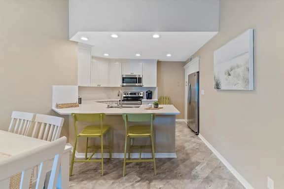 🏖️ Vista Verde West 1-207 | Pool & Lake View Getaway - Image 3