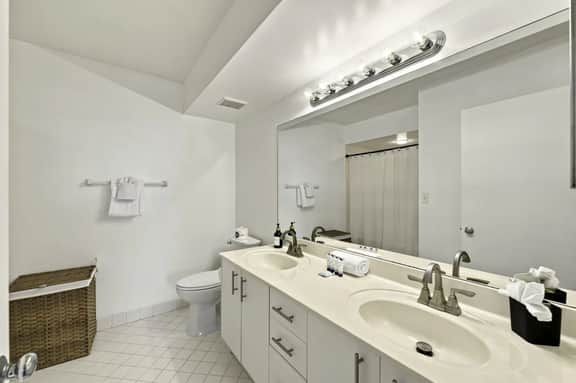 NEW Bayfront 2BR/2BA Ground-Floor Retreat at Isla Del Sol 12-146 - Image 3