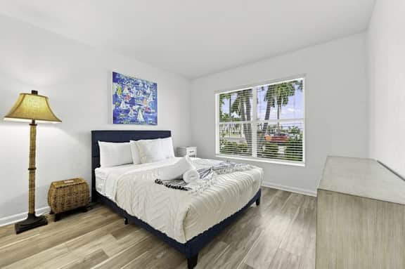 NEW Bayfront 2BR/2BA Ground-Floor Retreat at Isla Del Sol 12-146 - Image 4
