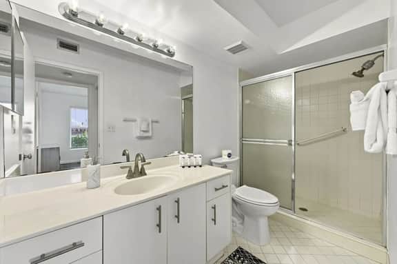 NEW Bayfront 2BR/2BA Ground-Floor Retreat at Isla Del Sol 12-146 - Image 5