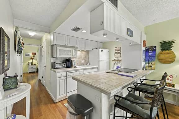 Sunset Cove 28S | Steps to Sunset Beach, Pool & Waterfront Dock - Image 4