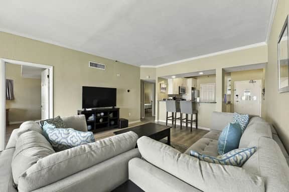 Stunning Gulf-Front 3BR Condo in Redington Shores – Pool, Balcony & Pet-Friendly - Image 5