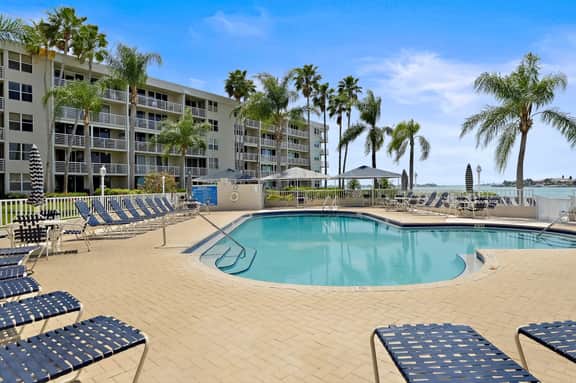 đ´ NEW LISTING! Stunning Bay Views & Don CeSar Views | Bahia Vista 9-317 - Image 4