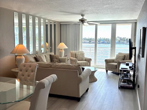 Bahia Vista 14-462 Bay Front 2 Bedroom - Image 1