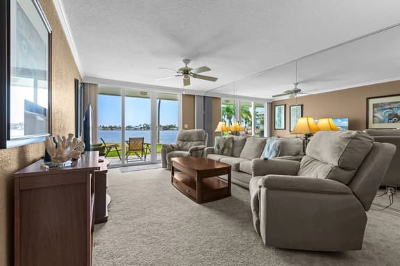 Bahia Vista Ground Floor 2 Bedroom 131 - Image 1