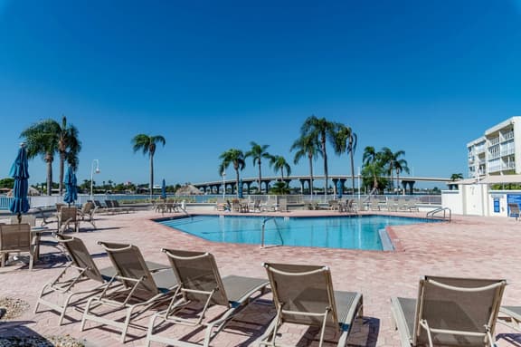 Bayfront 2BR/2BA Ground-Floor Retreat at Isla Del Sol 12-146 - Image 1