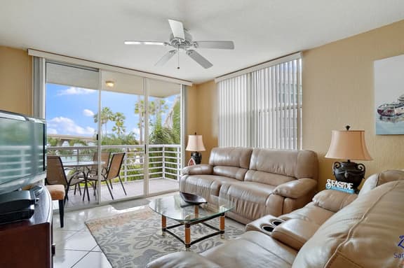 Bayfront Bahia Vista 9-424 w/ Balcony, Pool & Minutes to St. Pete Beach - Image 1