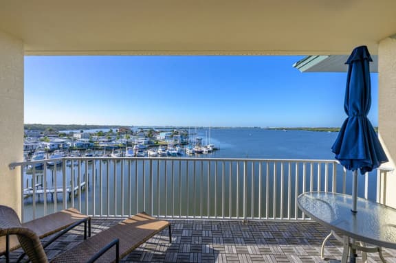 Boca Ciega Bay Resort – Top Floor Condo with Stunning Bay Views - Image 1