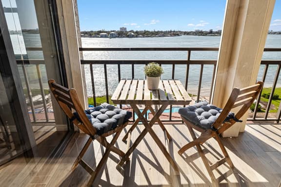 Casa H-602 Top-Floor Bayfront 2BR Stunning Views - Image 1