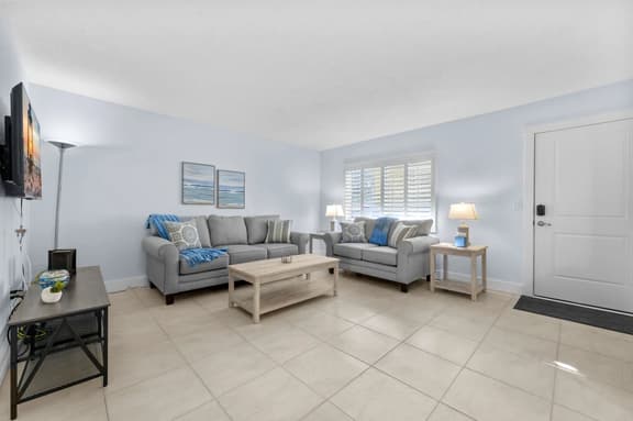Coastal Comfort at The Waves – Steps from St. Pete Beach 🌊☀️ - Image 1