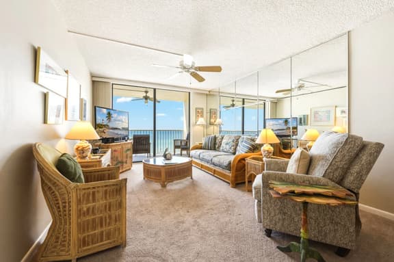 Gulf Front Beauty: 2BD/2BA w/ Bonus Room - Image 1