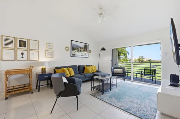 Isla Del Sol Condo | Golf Views, Pool & Balcony - Image 1