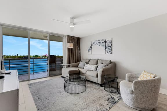 Luxury Bay Front Condo – 2BD 2BA | Unit 14-563 with Stunning Water Views - Image 1