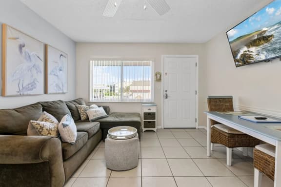 Madeira Beach Cozy 1-Bedroom Second-Floor Condo at Tropic Breeze #17 - Image 1